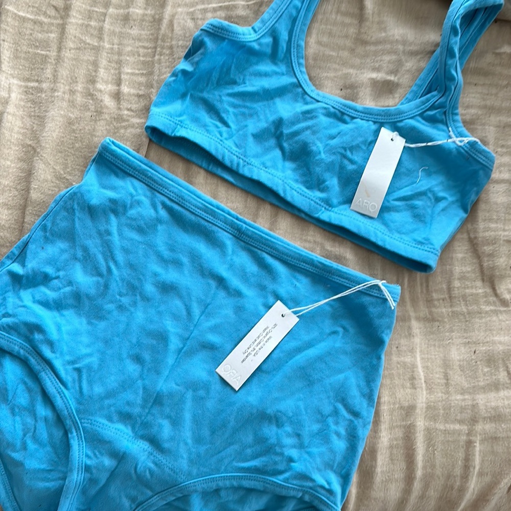 SOLD: Arq Sky M Bundle NWT